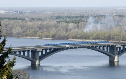 В Киеве от 30 апреля ограничат движение транспорта по мосту Метро через Днепр: сколько это будет продолжаться