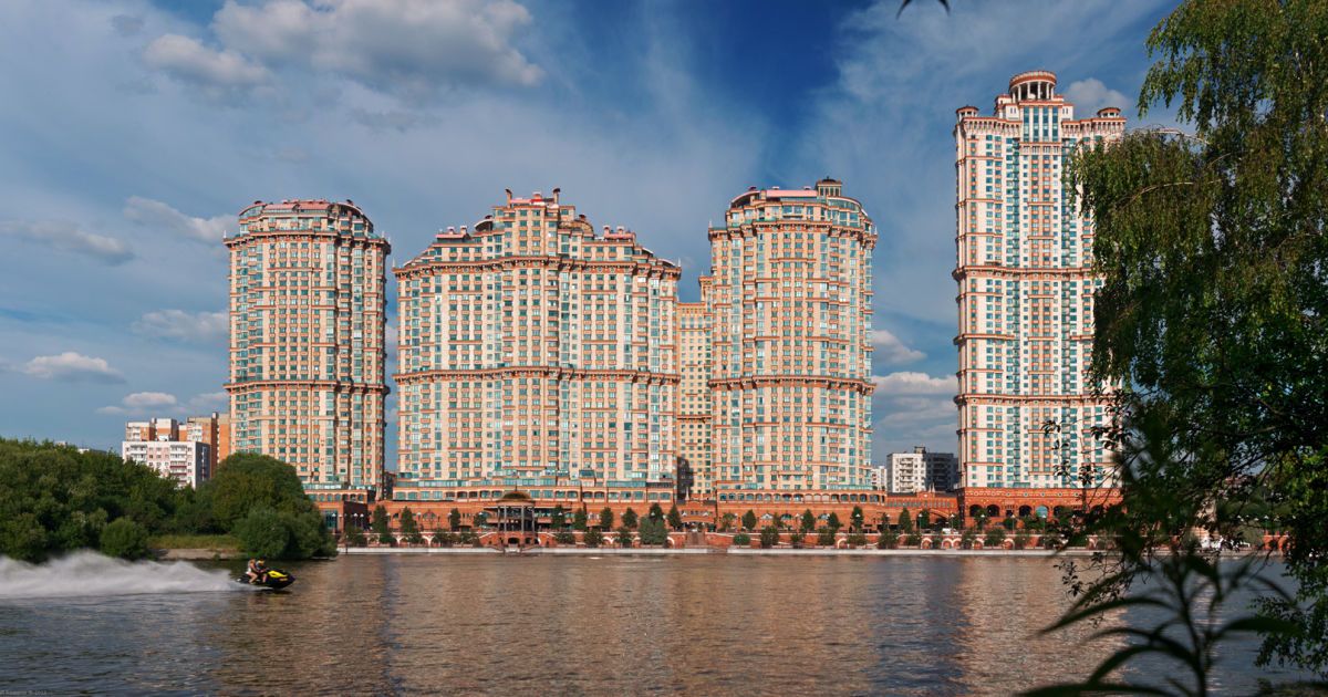 Жилой комплекс &laquo;Алые паруса&raquo; на Авиационной улице в Москве