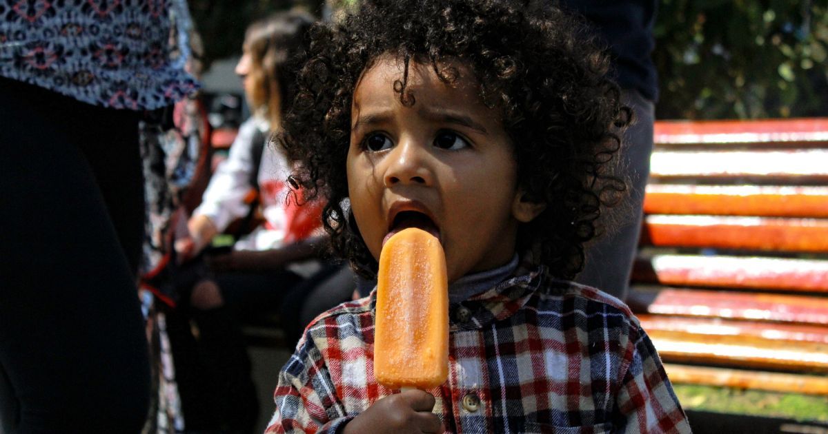 Ученые рассказали об опасности мороженого для здоровья человека
