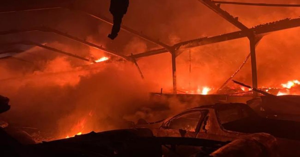 У Великій Британії вщент згоріли 80 колекційних авто та спорткар за 4 млн доларів
