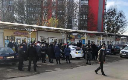 У Львові поліція заблокувала роботу щонайменше чотирьох ринків і торгового центру