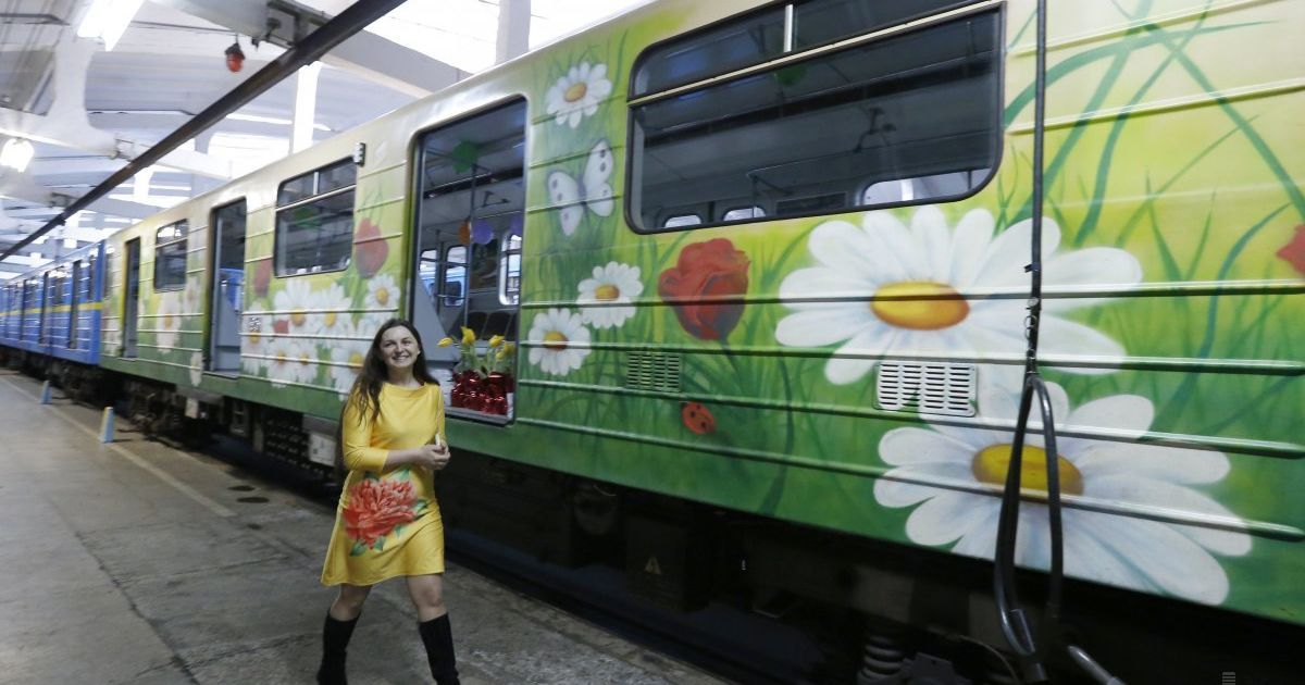 квіти у метро_5 / © УНІАН
