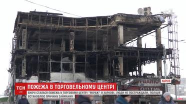 У Харкові вщент вигоріли два поверхи торговельного центру