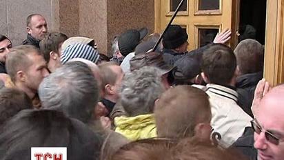 Владельцы МАФов пытались протаранить кордон правоохранителей