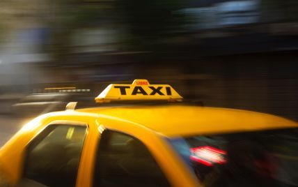 В Китае таксист тайно снимал женщин ниже пояса в своей машине