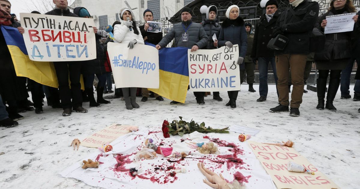 протести під посольством Росії у Києві_2 / © Reuters