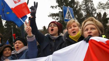 Люди зібралися біля президентського палацу та Сейму / © Reuters