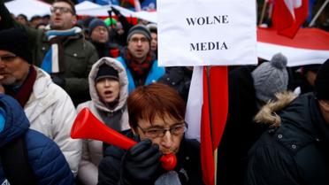 Люди зібралися біля президентського палацу та Сейму / © Reuters
