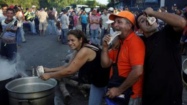 Венесуельці протестують проти рішення соціалістичної влади вивести з обігу 100 боліварів / © Reuters