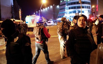Вооруженный мужчина пытался ворваться в американское посольство в Турции