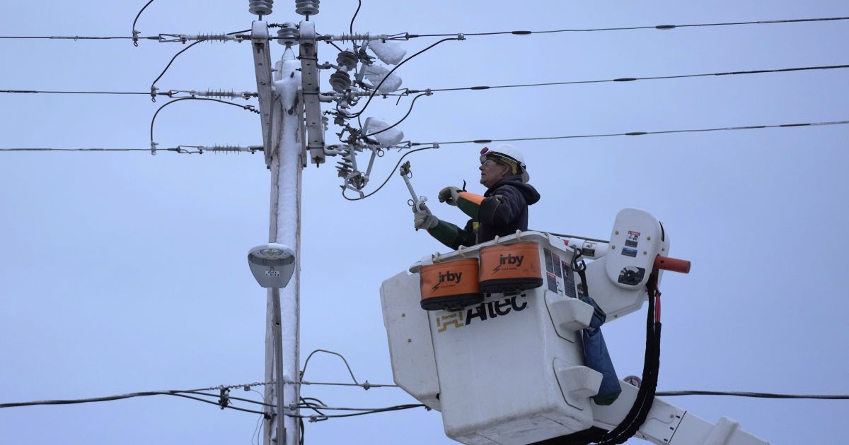 Енергетики звернулися з важливою заявою до українців через ситуацію зі світлом