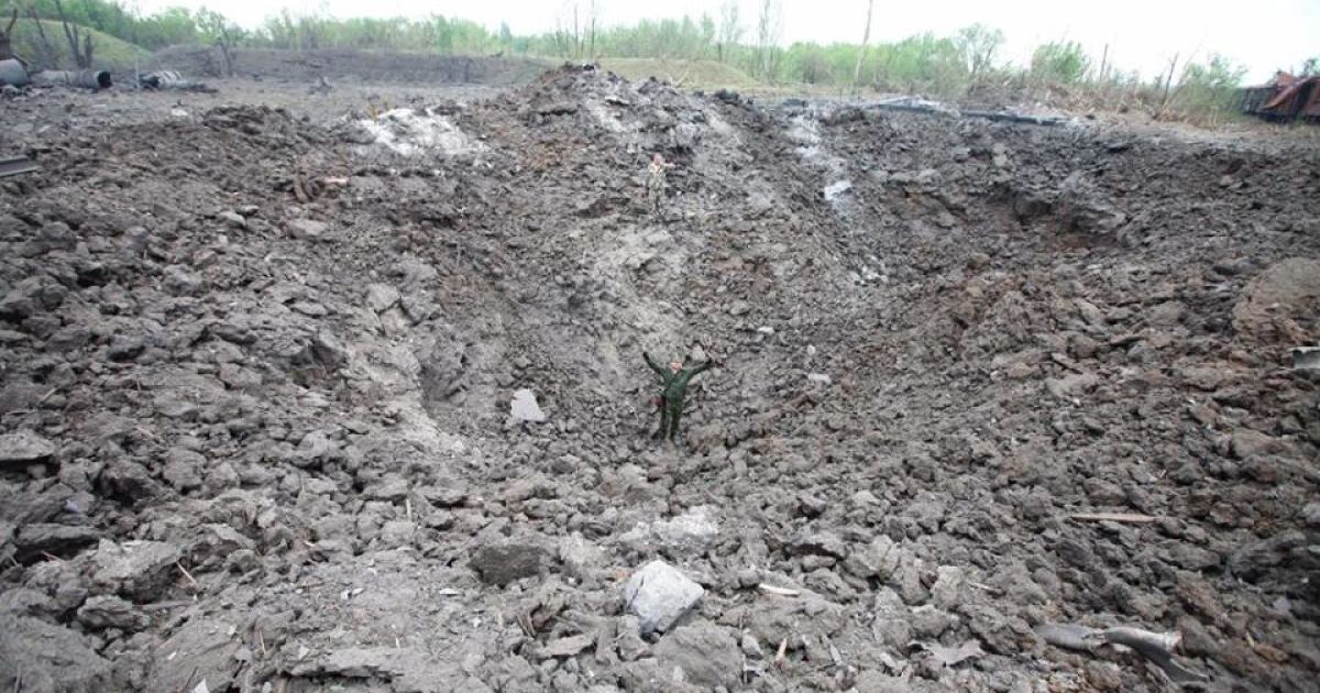 Бойовики підривають старі воронки