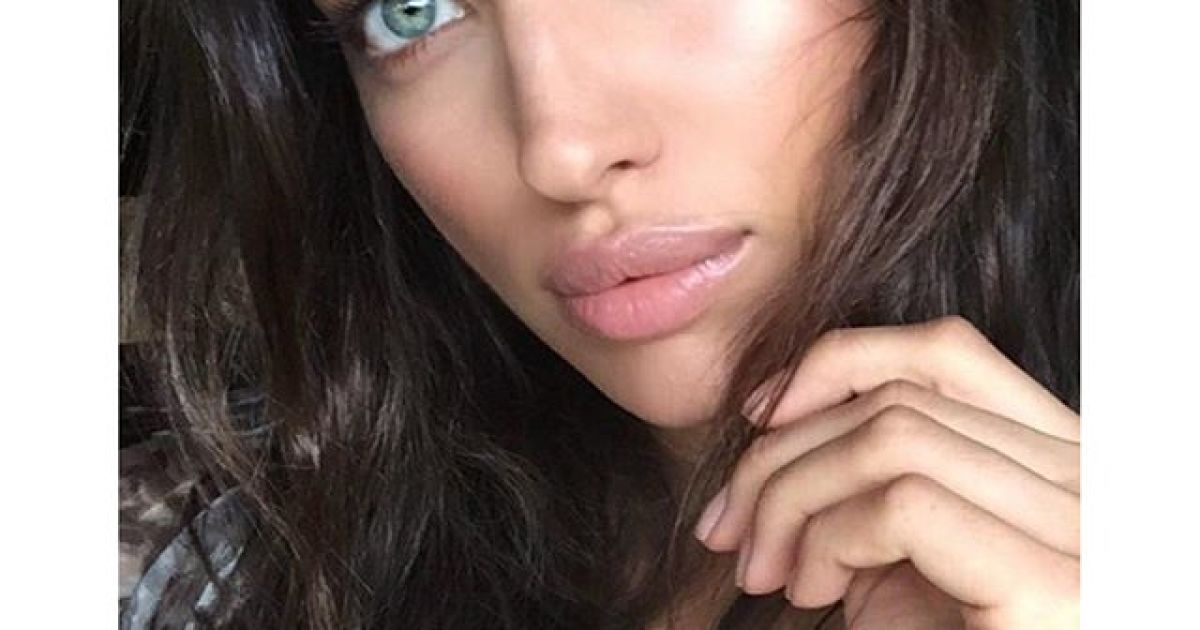 Ирина Шейк поразила снимком в стиле "ню"
