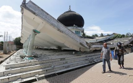 Власти Индонезии дали пессимистический прогноз о количестве жертв сегодняшнего землетрясения