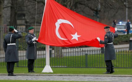 В Турции накануне годовщины неудавшегося переворота уволили свыше 7 тысяч госслужащих