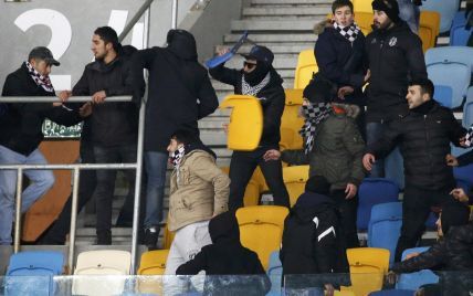10 иностранцев пострадали в драках футбольных фанатов перед матчем "Динамо" - "Бешикташ"
