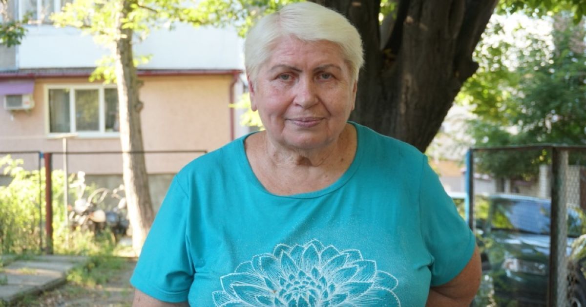 "Спав у під'їзді, де була його квартира": чернівчанка врятувала безхатька, якого викинули рідні на вулицю