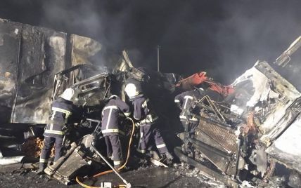 В Николаевской области после столкновения сгорели две фуры