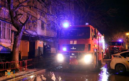 У Дніпрі спалахнула дев'ятиповерхівка: із задимленої будівлі евакуювали людей