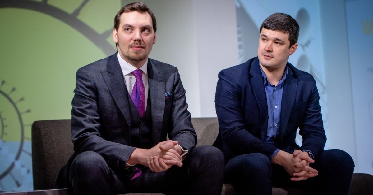 "Біле" працевлаштування і легальний видобуток будматеріалів. Гончарук і Федоров розповіли, що змінять у будівельній галузі