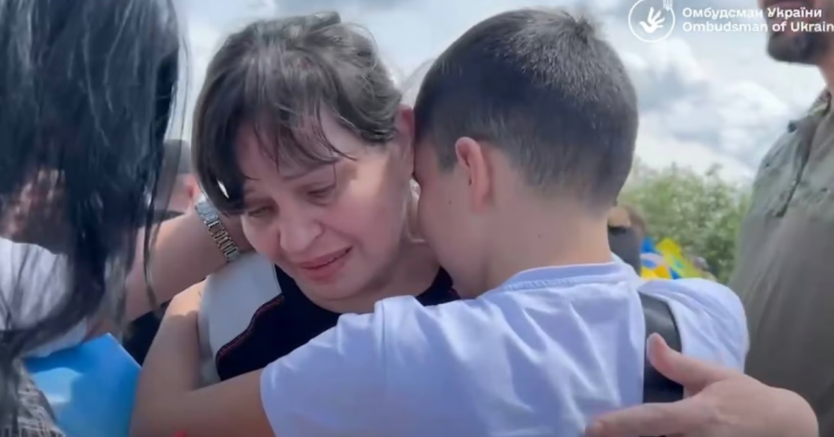 Мама с сыном не виделись 27 месяцев