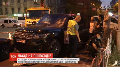 Внедорожник влетел в пешеходов в результате столкновения с Tesla в Киеве