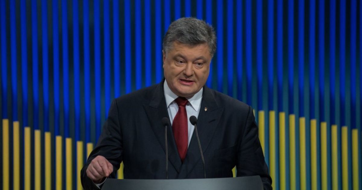 Порошенко наградил 40 военных за мужество и героизм