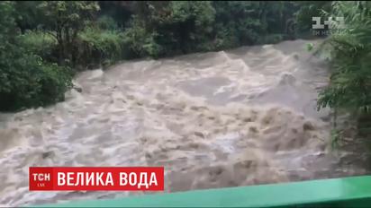 Потужна повінь у Франції: евакуйовано понад півтори тисячі людей