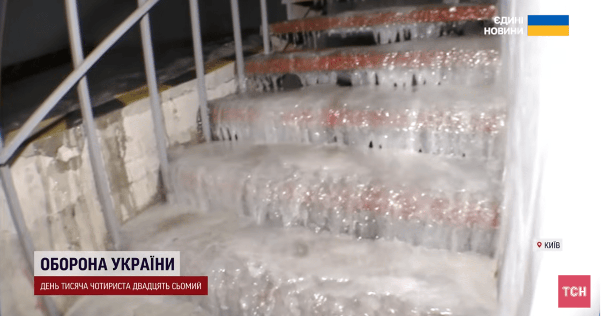 Лед на парковке