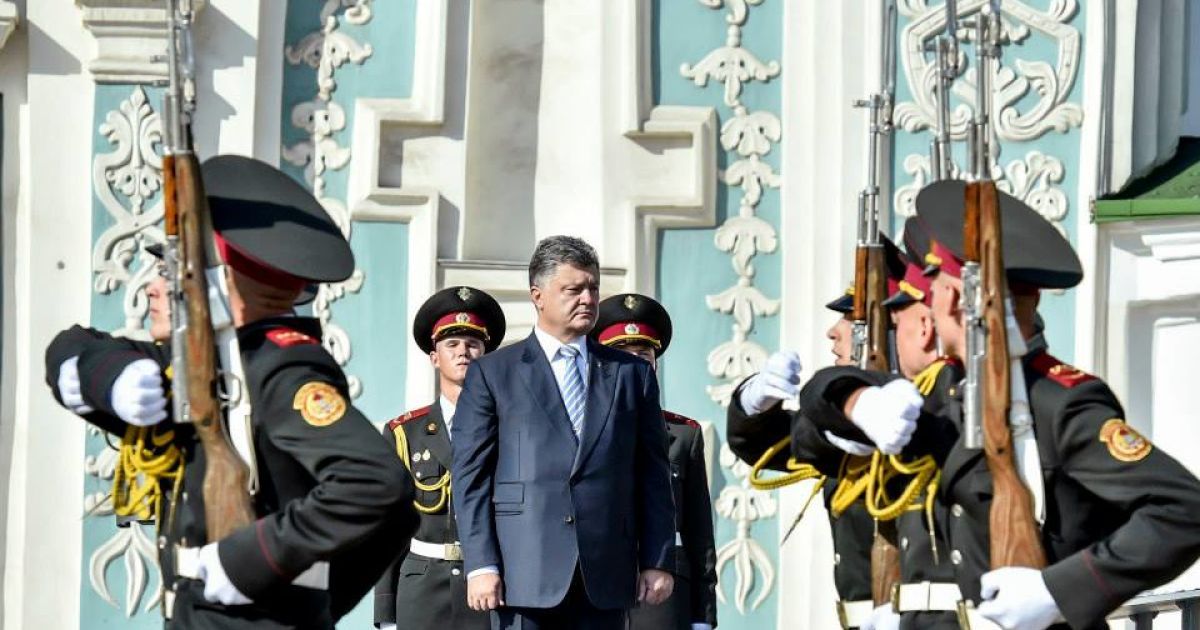 На Софиевской площади взвился государственный флаг / © Facebook / Петр Порошенко