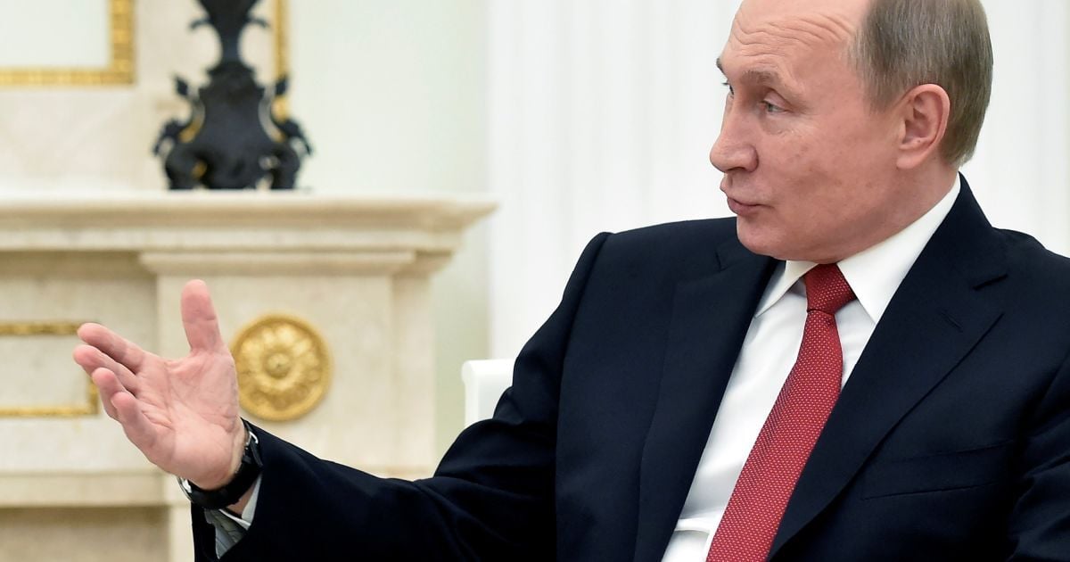 Голубь мира с ядерным клювом