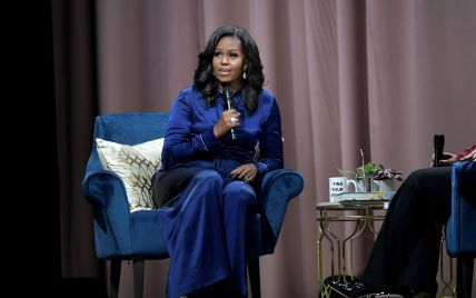 В красивому синьому вбранні: Мішель Обама презентувала книжку в Бостоні