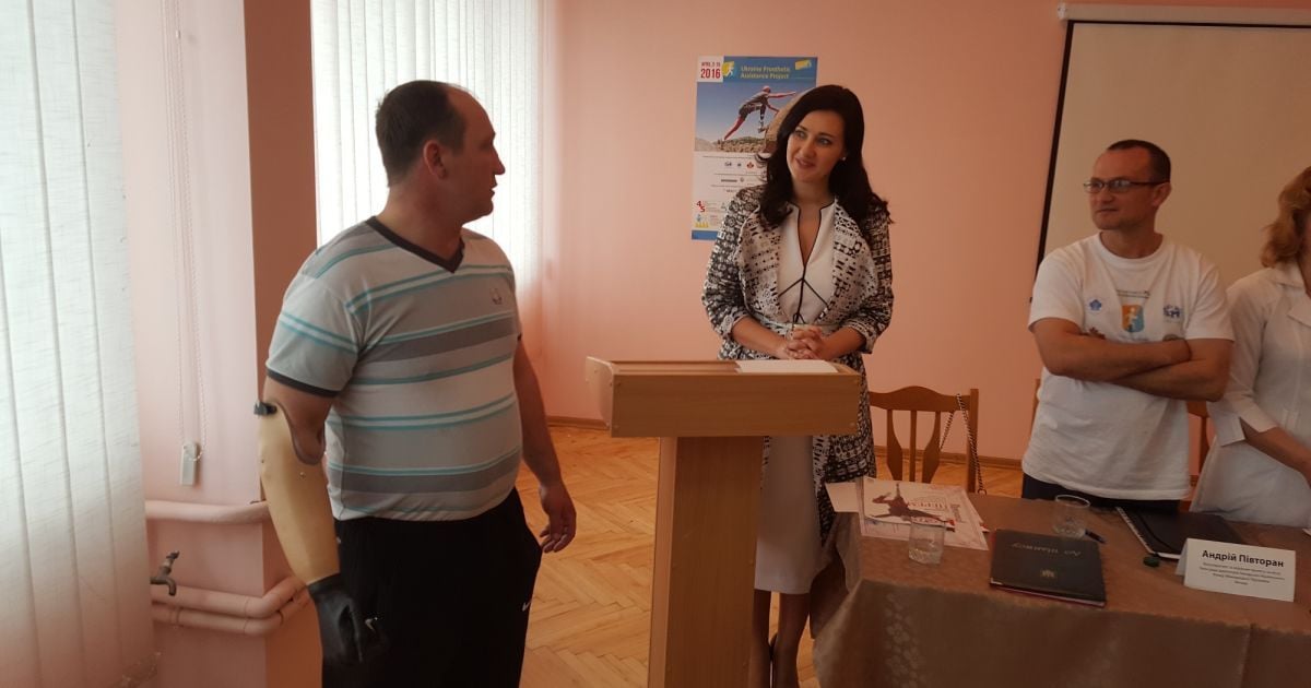 Пять украинских протезистов пройдут недельный курс обучения в Канаде / © пресс-служба канала "1+1"