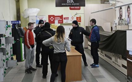 В Киеве группа молодых людей избила продюсера телеканала и напала с ножом на охранника супермаркета