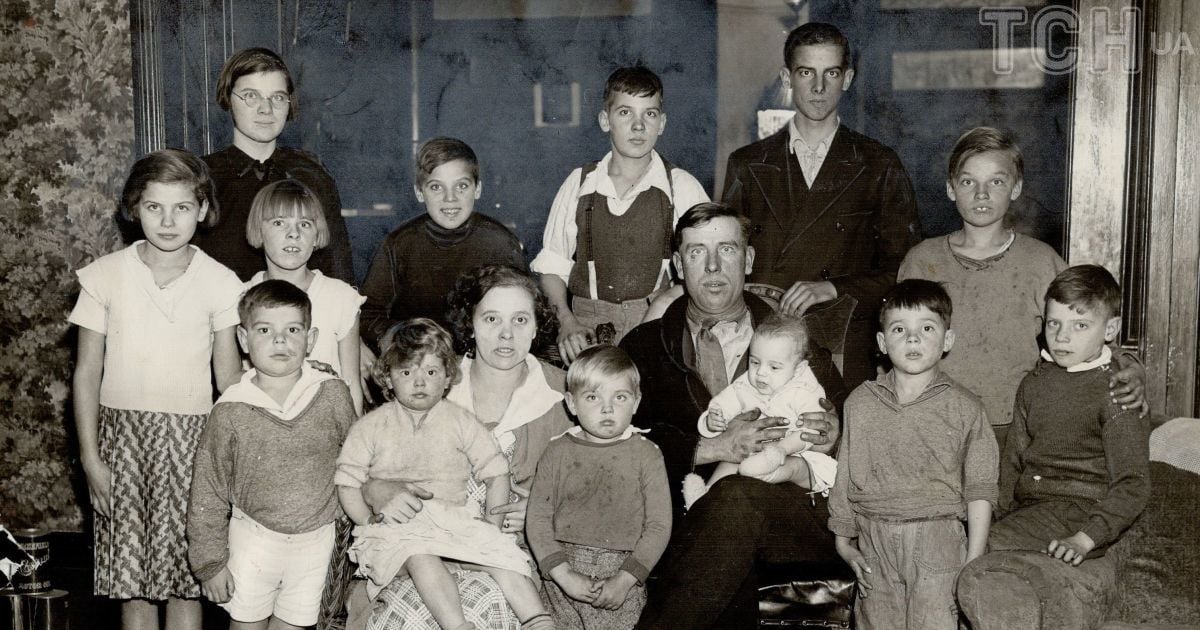 Пані Артур Голліс Тімлек народила 16 дітей, дев'ятеро з яких з'явилися на світ від жовтня 1926 року