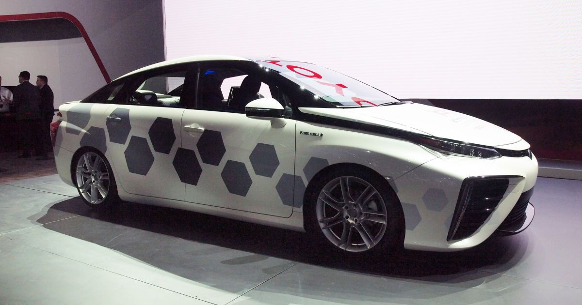 Toyota Mirai получила плоскую спутниковую антенну