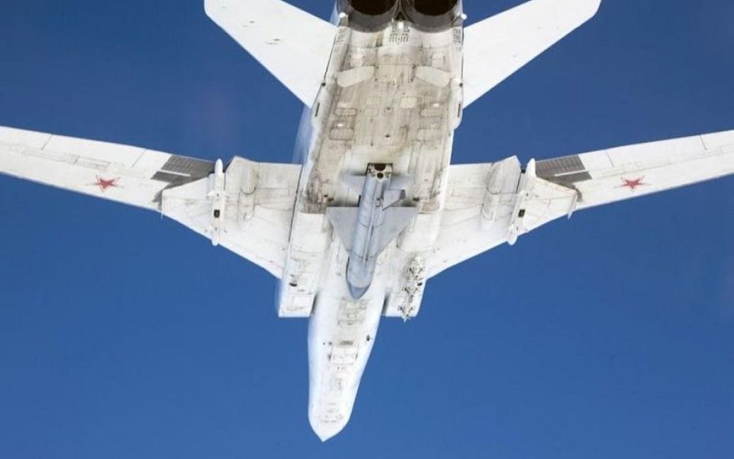 Російські військові літаки літають з підвішеними ракетами. / © rp-online.de