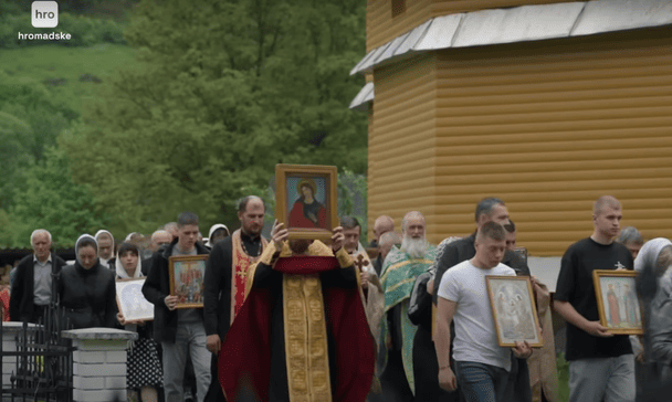 Гуцулы Московского патриархата: как на Буковине сторонники МП штурмовали храм с ломами и топорами