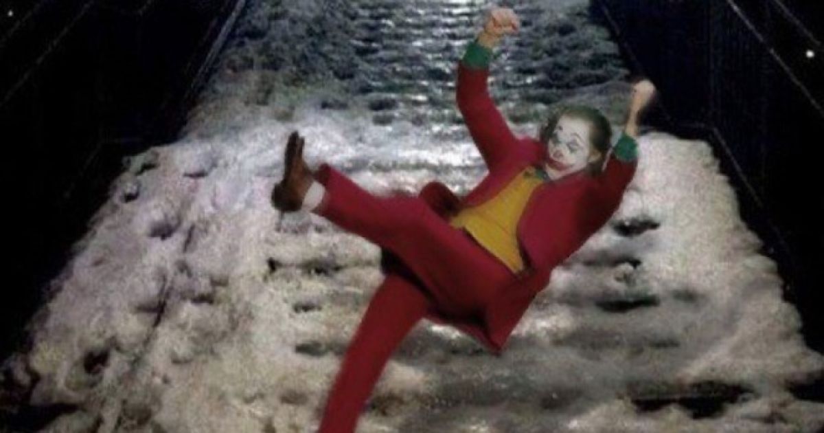 Скользкие шутки: украинцы создают смешные мемы о гололедице