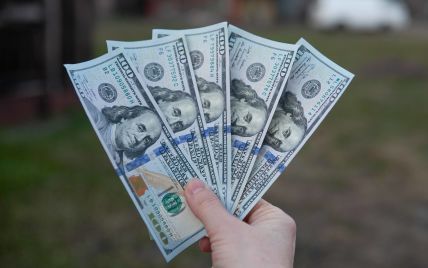 Стало известно, сколько украинцев получают тысячу долларов зарплаты