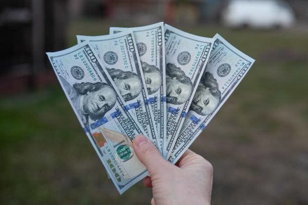 Курс валют на 23 мая: сколько стоят доллар, евро и злотый