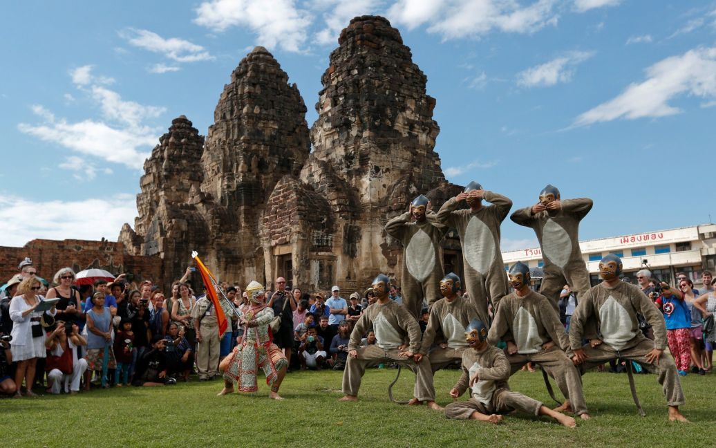 Тайці перевдягаються в мавп і вшановують тварин "концертами" / © Reuters