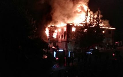 У Туреччині у хостелі для дітей з бідних родин спалахнула пожежа: 12 осіб загинули