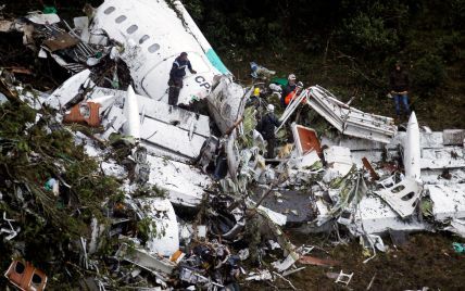 Вцілілі після катастрофи колумбійського літака розповіли про останні хвилини перед трагедією