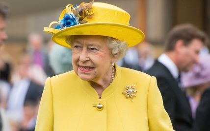 Королева Елизавета II официально одобрила брак принца Гарри с Меган Маркл