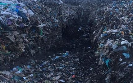 Под Николаевом девятилетнего мальчика завалило мусором на свалке