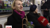 У київському метро сьогодні роздавали горщики з квітами