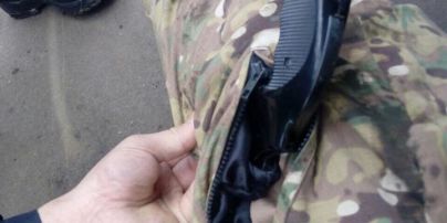 В Харькове вооруженный мужчина поставил подростков на колени и устроил стрельбу