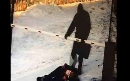 В России мужчина жестоко избил 12-летнюю школьницу за то, что она громко пела на улице