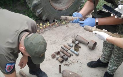 Добывали тротил с авиабомб и артиллерийских снарядов: в Житомире разоблачили "черных копателей"